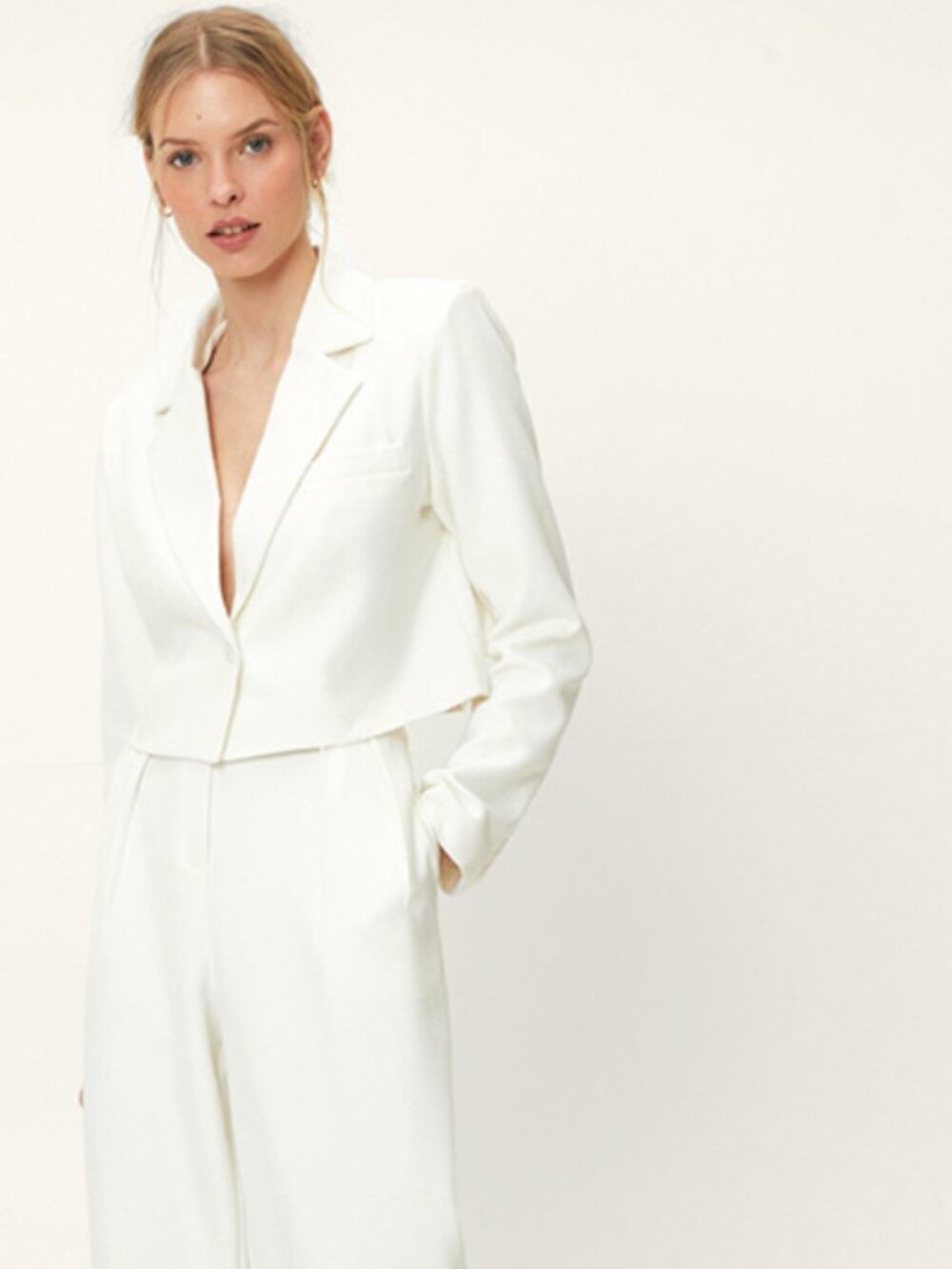 NastyGal White Boxy Shoulder Pad Cropped Blazer J05